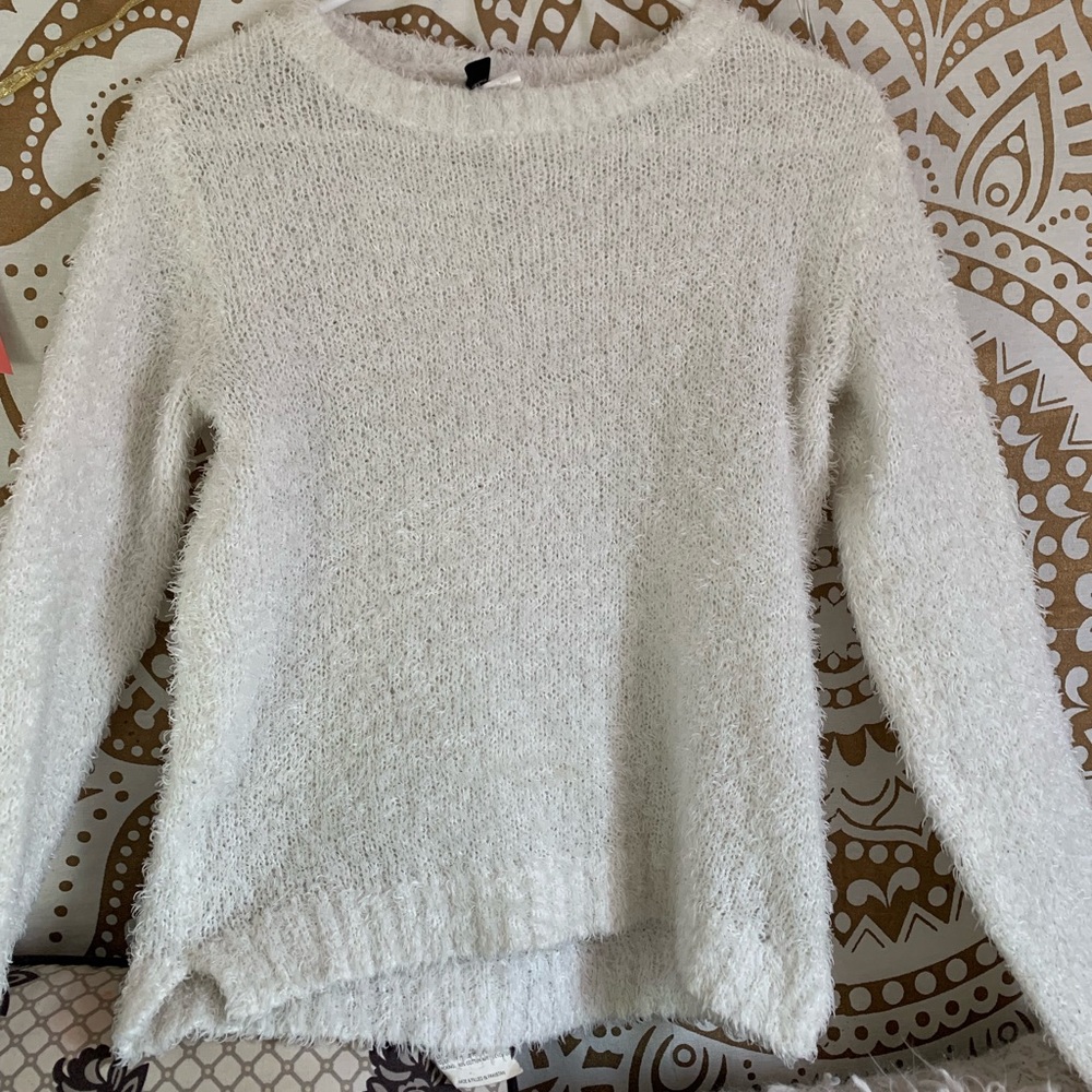 Fuzzy sweater💘